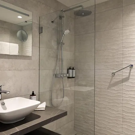 Mercure North Station 4*