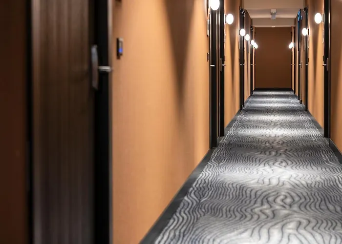 Mercure North Station 4*