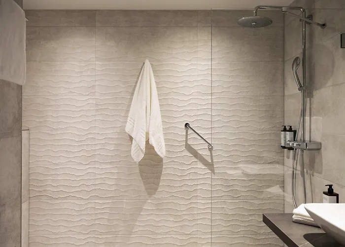 Mercure North Station Hotel 4*