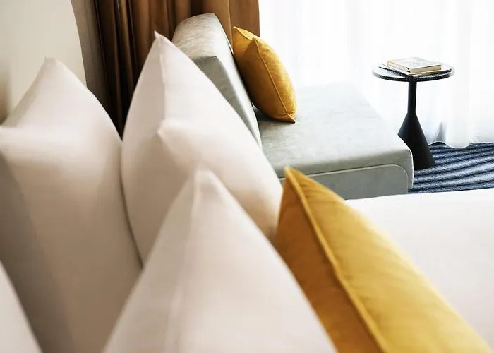 Hotel Mercure North Station 4*