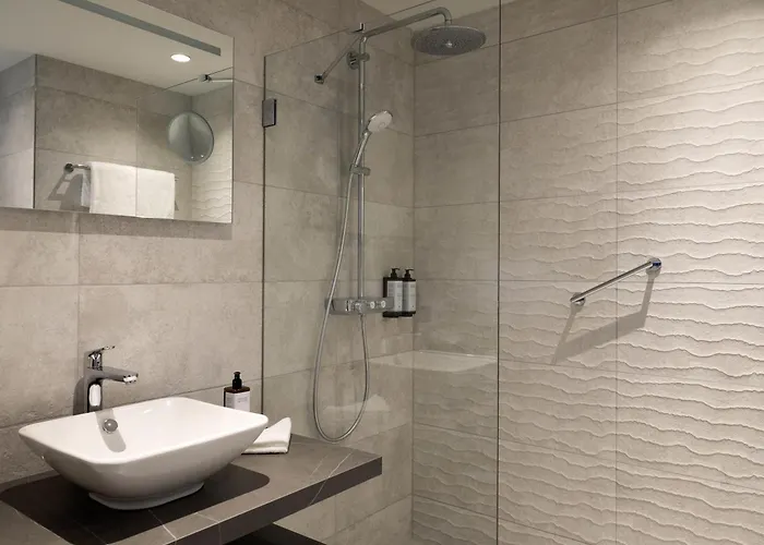 Mercure North Station 4*