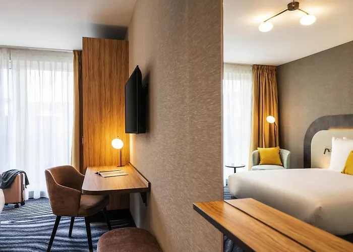Hotel Mercure North Station 4*