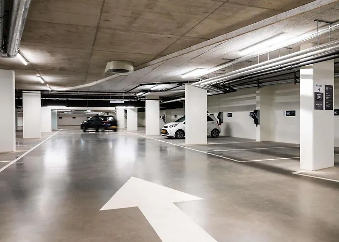 Hotel Mercure North Station 4*